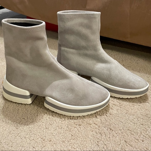 Stuart Weitzman Sneaker Sock Bootie Shoes Women’s 7.5 Seal Light Taupe HTF! - Picture 6 of 16